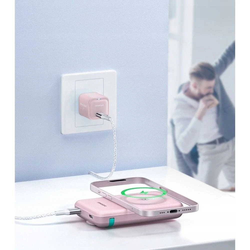 Innostyle Magnetic Wireless iPhone and iWatch Charger 2 in 1, 10000mAh - Pink